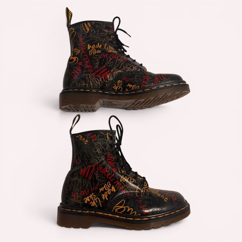 Dr. Martens UK6 US8 Doc England MIE Rare Vintage Black Graffiti 1460 Boots 8 Eye